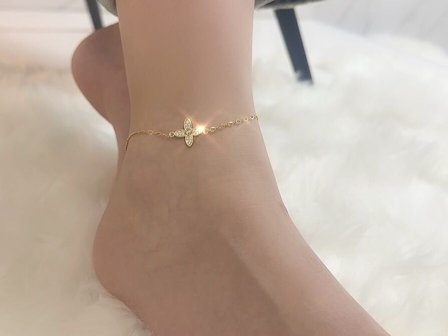 アンクレット足元のオシャレに